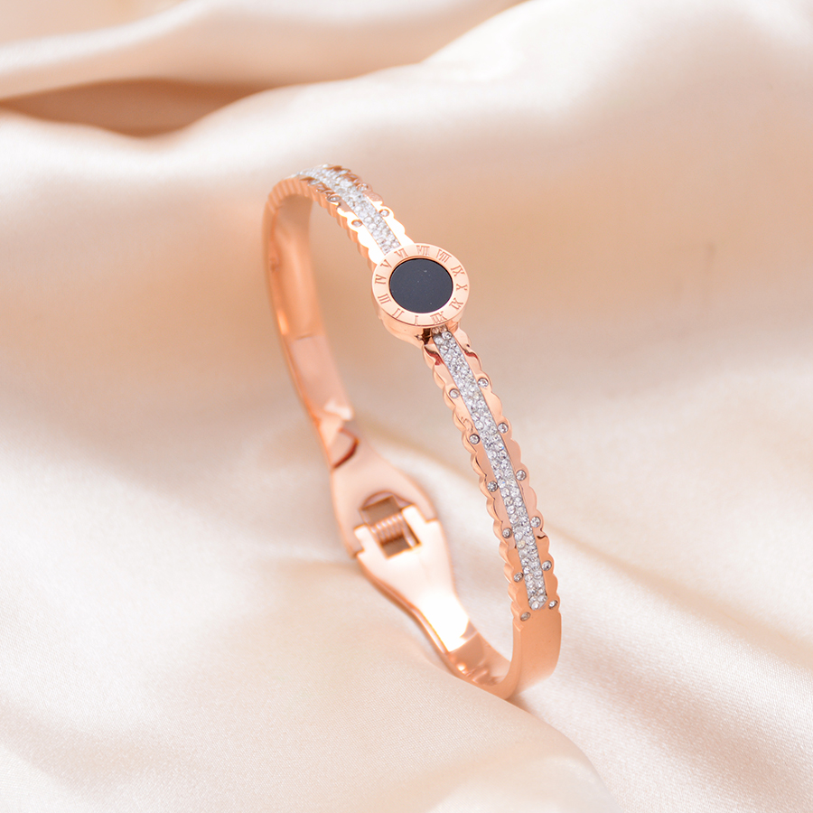 New European, American and Korean fashion diamond-encrusted bracelet, black round titanium steel rose gold bracelet, women's accessory gift Item Picture