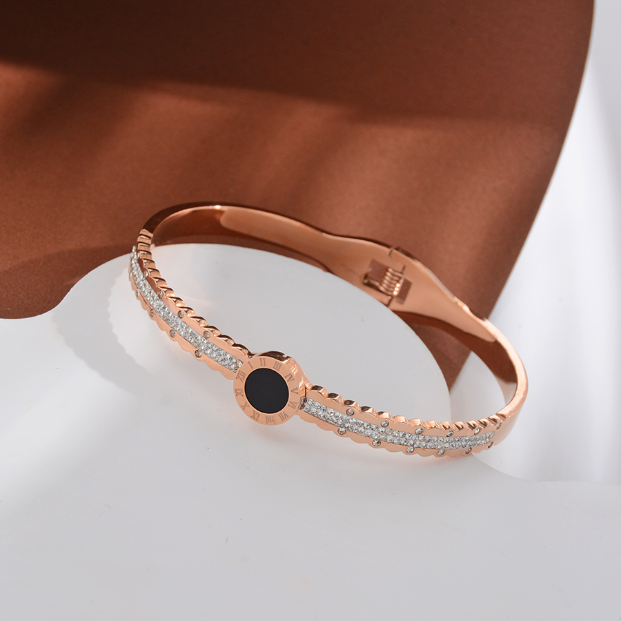 New European, American and Korean fashion diamond-encrusted bracelet, black round titanium steel rose gold bracelet, women's accessory gift
