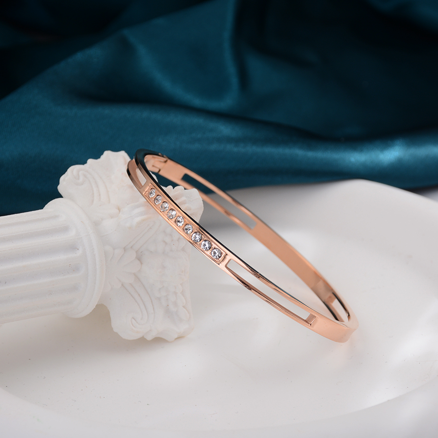 Trendy bestseller, simple diamond-encrusted titanium steel bracelet, hollowed-out rose gold bracelet, European and American accessories, feminine personality