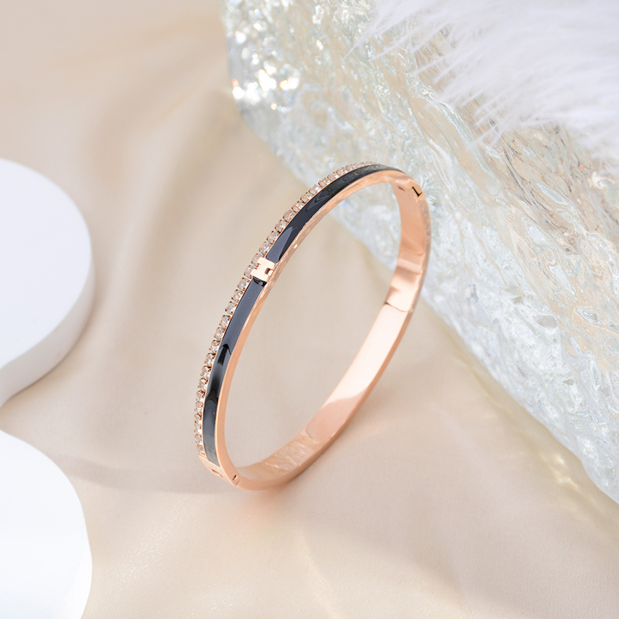 European and American fashion and individuality diamond-encrusted black bracelet, titanium steel rose gold bracelet accessory, women's gift boutique