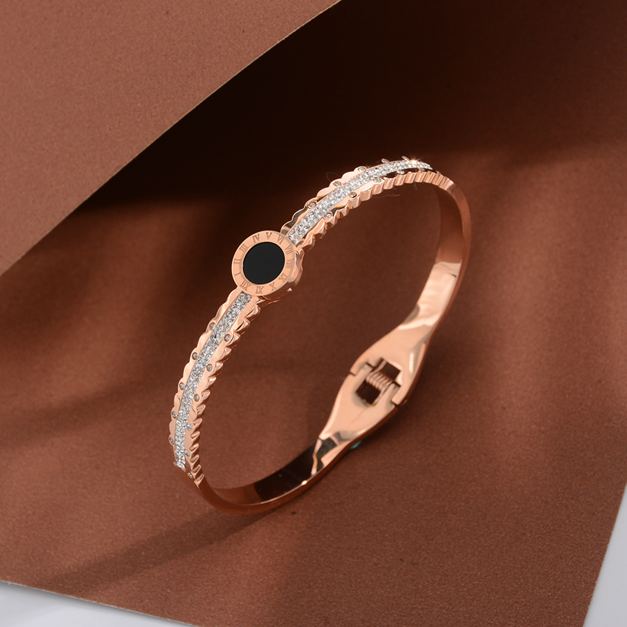 New European, American and Korean fashion diamond-encrusted bracelet, black round titanium steel rose gold bracelet, women's accessory gift details Picture