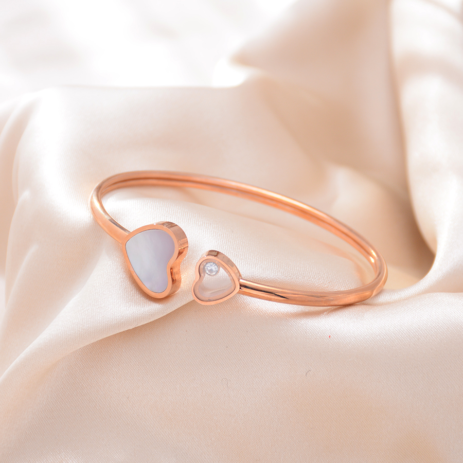 A new titanium steel bracelet with heart, shell and rose gold in the style of European, American and Korean fashion for women Specification image