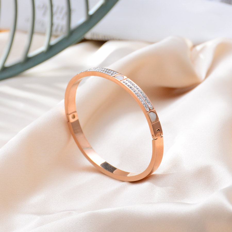 European and American Internet celebrity fashionable titanium steel temperament bracelet, rose gold popular exquisite bracelet, women's accessory, trendy accessory gift Item Picture