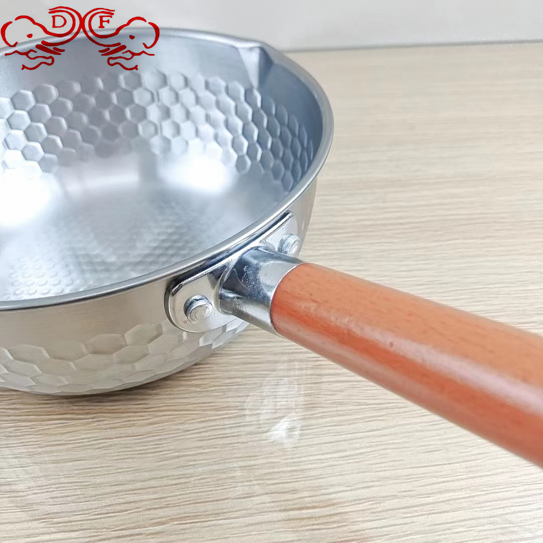 DF99267 snow flat pot for cooking porridge, noodles, milk pot, commercial single-handle flat-bottomed aluminum pot, small soup pot, non-stick pot, water spoon, DF TRADINGHOUSE Application Scenario