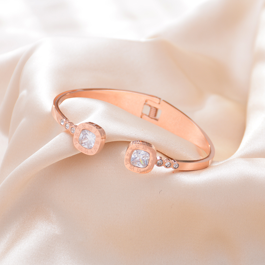 European, American and Korean style unique and simple zircon diamond-encrusted bracelet, now available titanium steel rose gold bracelet for women Application Scenario