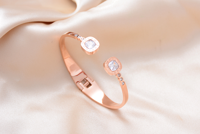 European, American and Korean style unique and simple zircon diamond-encrusted bracelet, now available titanium steel rose gold bracelet for women pic 3
