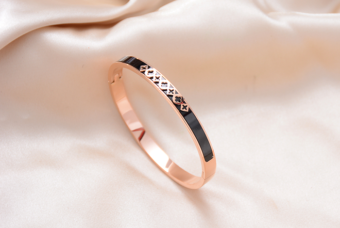 Korean-style simple and individual black stripe bracelet with hollowed-out design, titanium steel rose gold bracelet, versatile accessory, exquisite gift for women pic 4