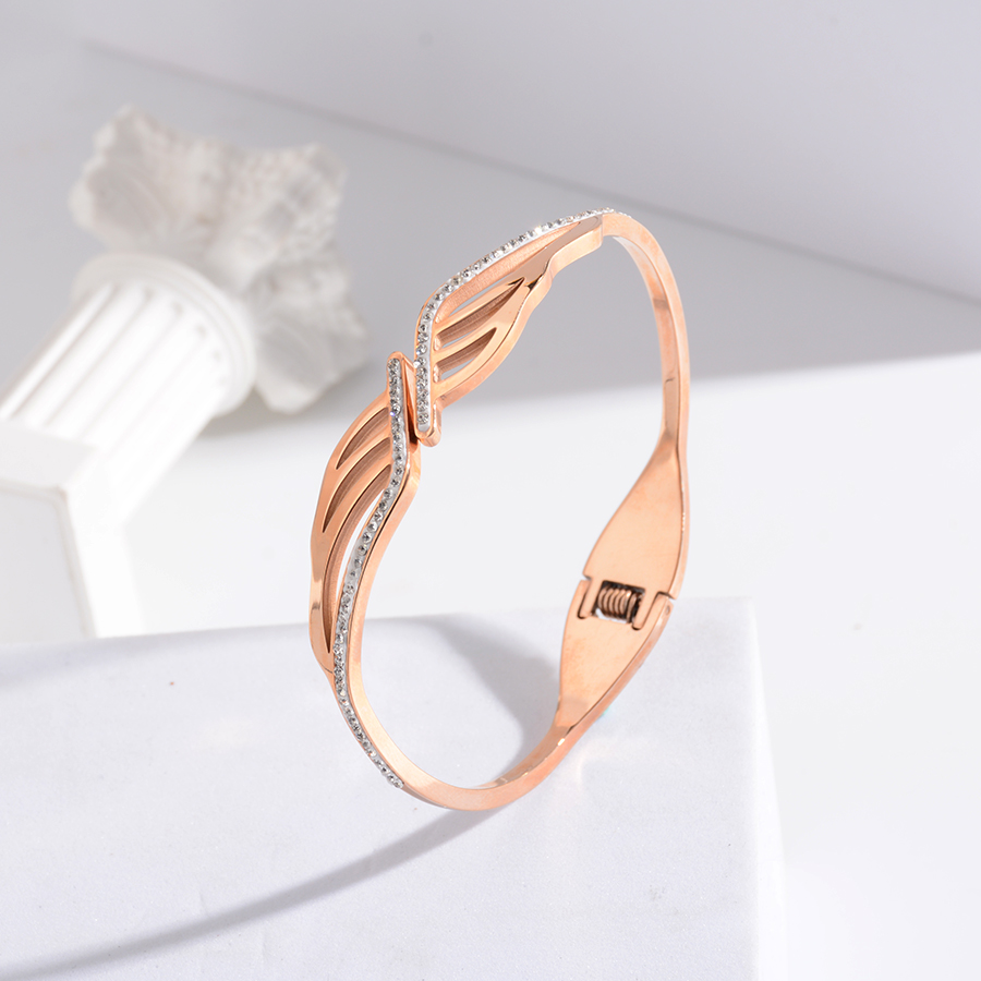 Trendy, personalized and fashionable leaf-encrusted diamond bracelet, titanium steel rose gold bracelet, spring versatile accessory, women's gift, Europe and America