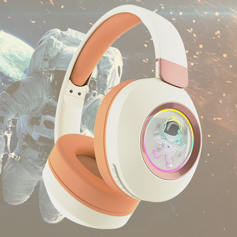 Cross-border new Bluetooth headsets Astronaut cartoon luminous wireless headsets Student gaming voice headsets heavy bass full ear