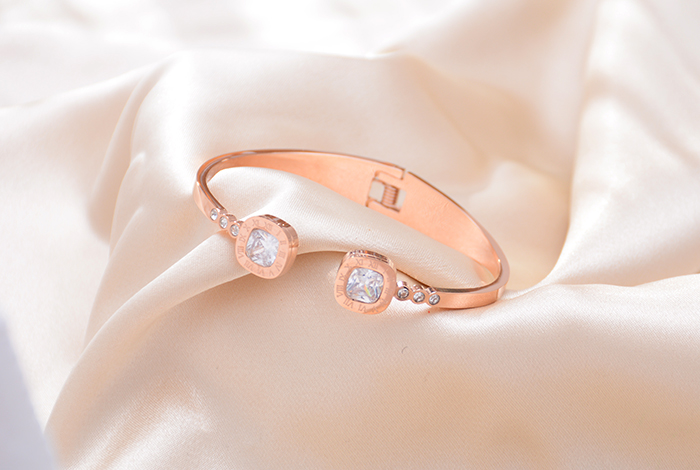 European, American and Korean style unique and simple zircon diamond-encrusted bracelet, now available titanium steel rose gold bracelet for women pic 4