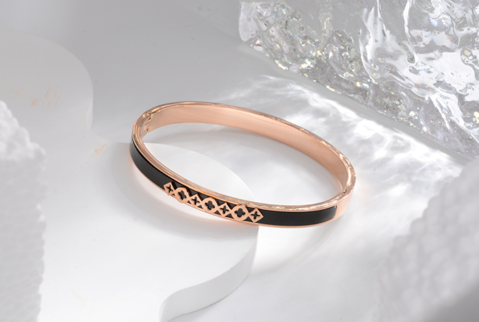 Korean-style simple and individual black stripe bracelet with hollowed-out design, titanium steel rose gold bracelet, versatile accessory, exquisite gift for women pic 2