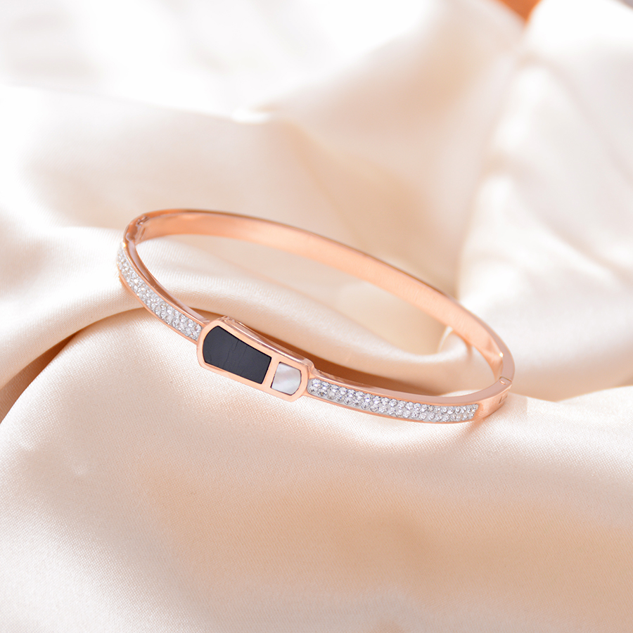 New black diamond bracelet, titanium steel rose gold bracelet, versatile accessory and women's jewelry from Europe, America and Korea details Picture