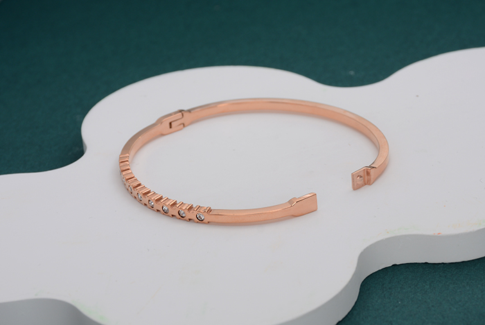 A new style of personalized, simple and fashionable small diamond bracelet, titanium steel rose gold bracelet, delicate women's accessory gift trend pic 5