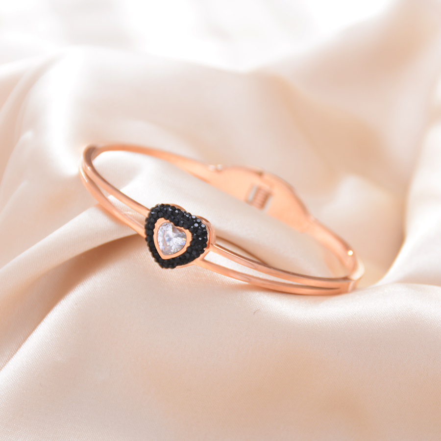Best-selling Japanese and Korean personalized fashion titanium steel mud diamond heart bracelet, rose gold bracelet, black diamond heart women's accessory Specification image