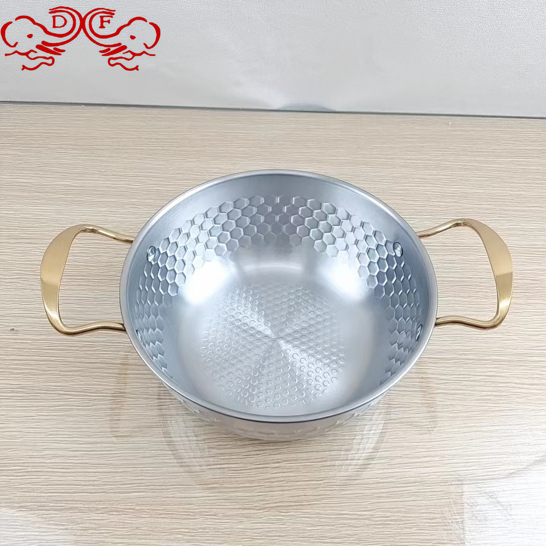 DF99267 Stainless steel ramen pot, Korean hammer-patterned soup pot with lid, golden special pot, DF TRADINGHOUSE Application Scenario