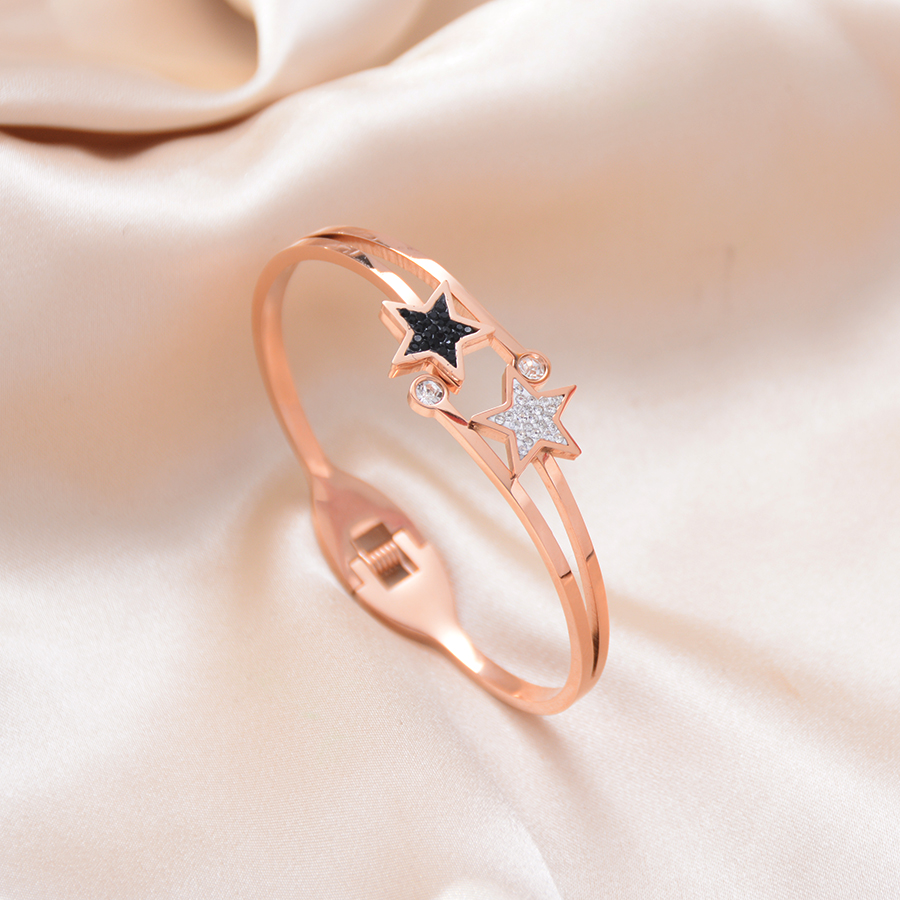 European, American and Korean personalized and fashionable bracelet, titanium steel black and white five-pointed star bracelet, women's accessory, rose gold Specification image