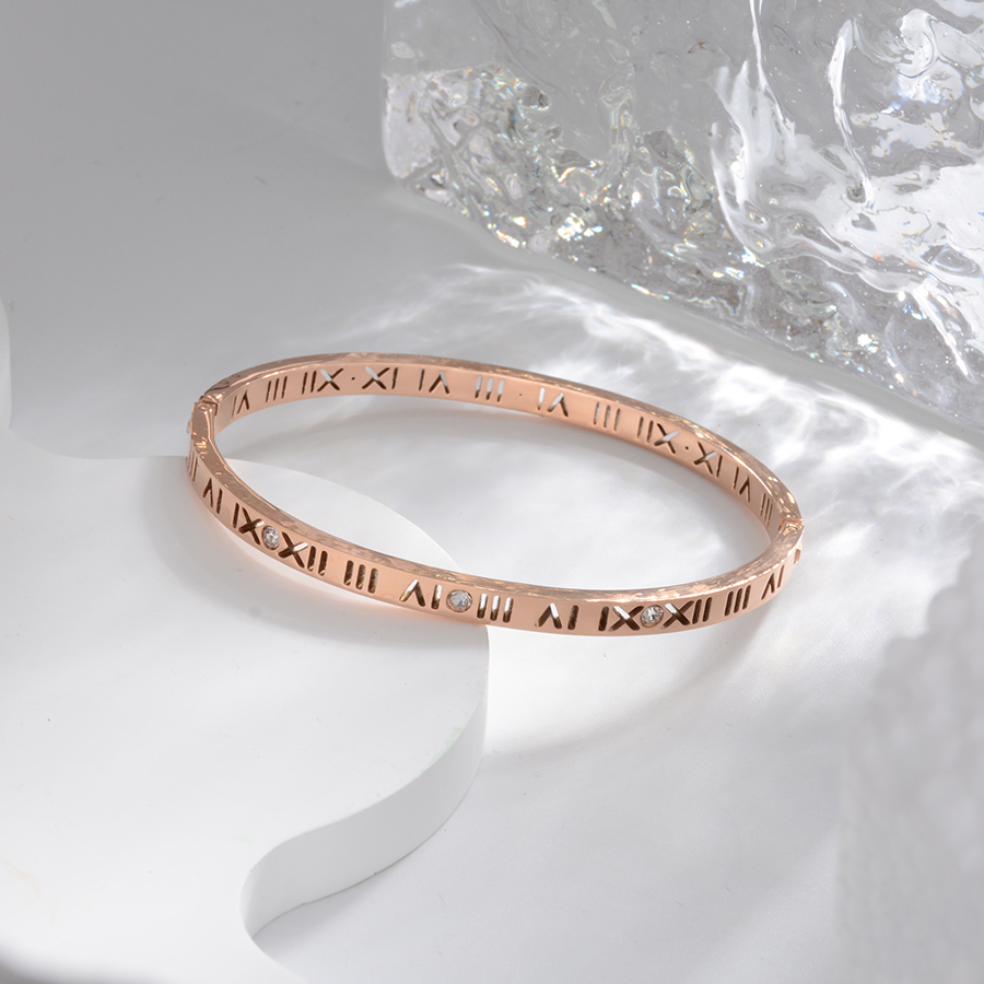 欧美韩个性时尚镂空罗马数字手镯简约钛钢手环女款饰品女礼物