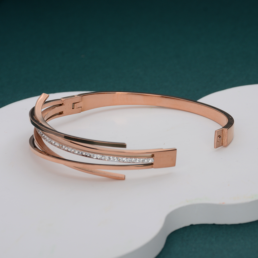 European, American and Korean personalized, trendy and versatile bracelet, titanium steel bracelet, 18k rose gold, non-fading women's jewelry, diamond-encrusted gift Item Picture