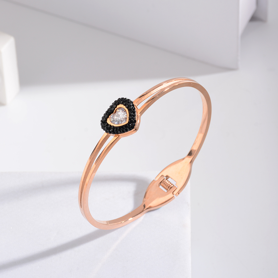 Best-selling Japanese and Korean personalized fashion titanium steel mud diamond heart bracelet, rose gold bracelet, black diamond heart women's accessory