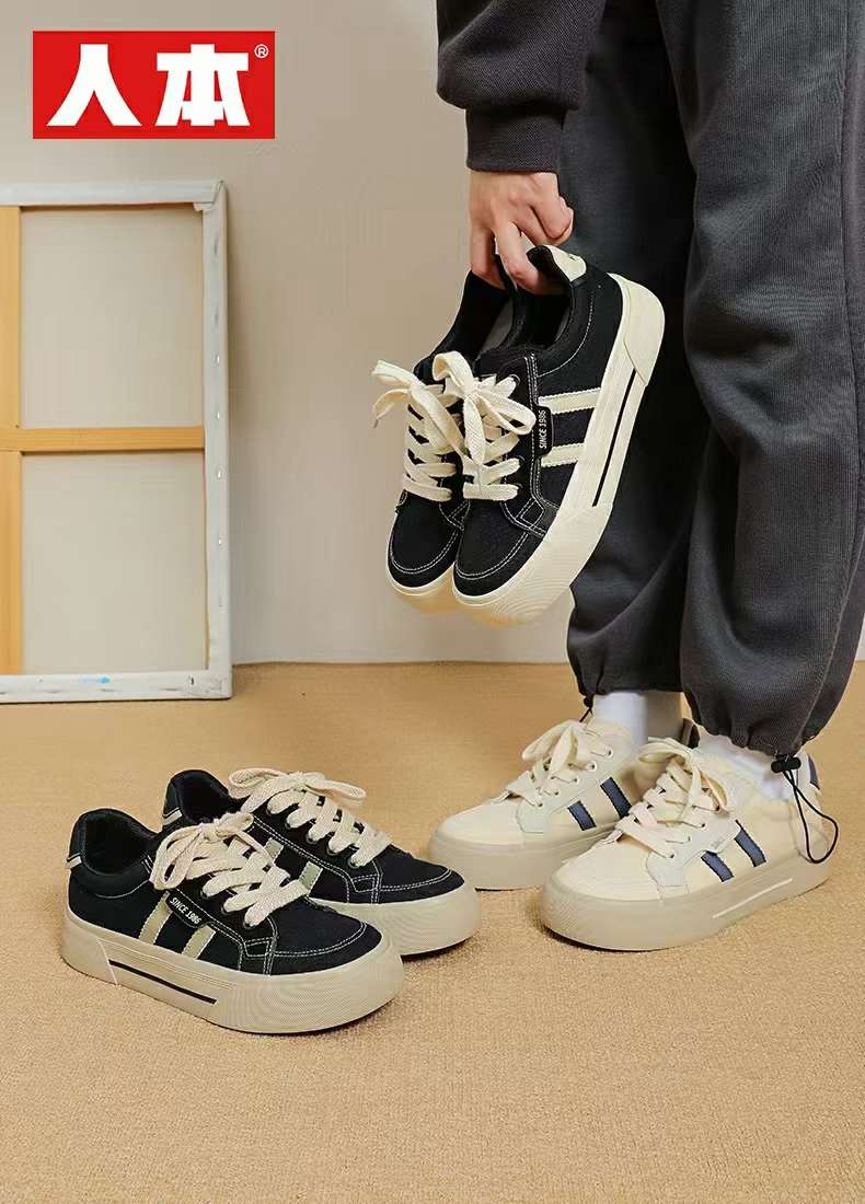 女式帆布鞋实物图