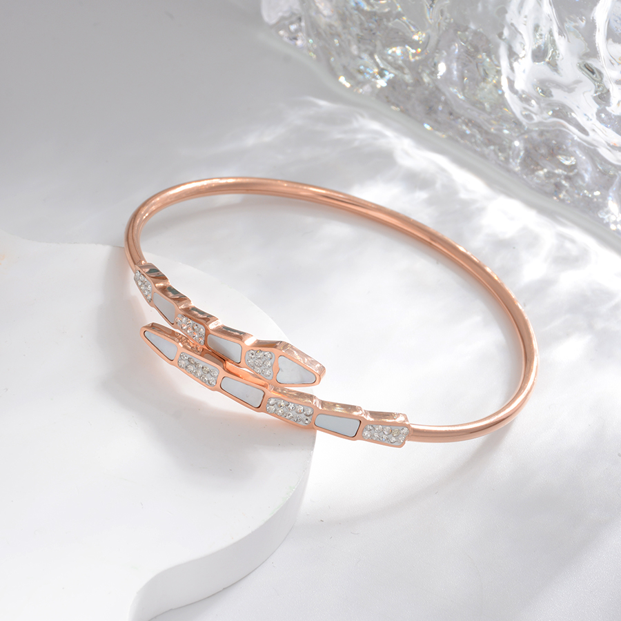 European, American and Korean personalized and fashionable shell mud diamond bracelet, titanium steel rose gold bracelet accessory, women's gift trend Specification image