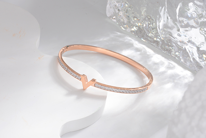 韩版个性时尚简约字母锆石手镯钛钢玫瑰金饰品礼物女款欧美详情2