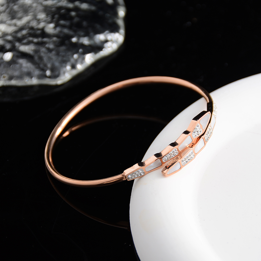 European, American and Korean personalized and fashionable shell mud diamond bracelet, titanium steel rose gold bracelet accessory, women's gift trend
