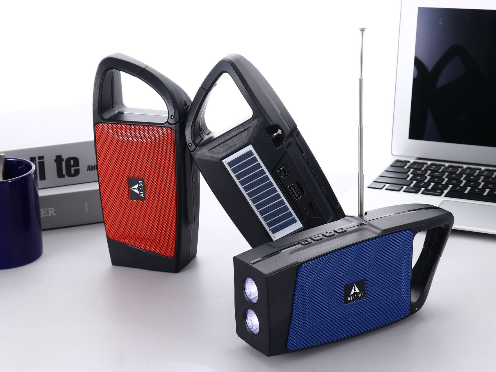 双手电筒 太阳能充电 FM收音 户外背包挂钩蓝牙音箱