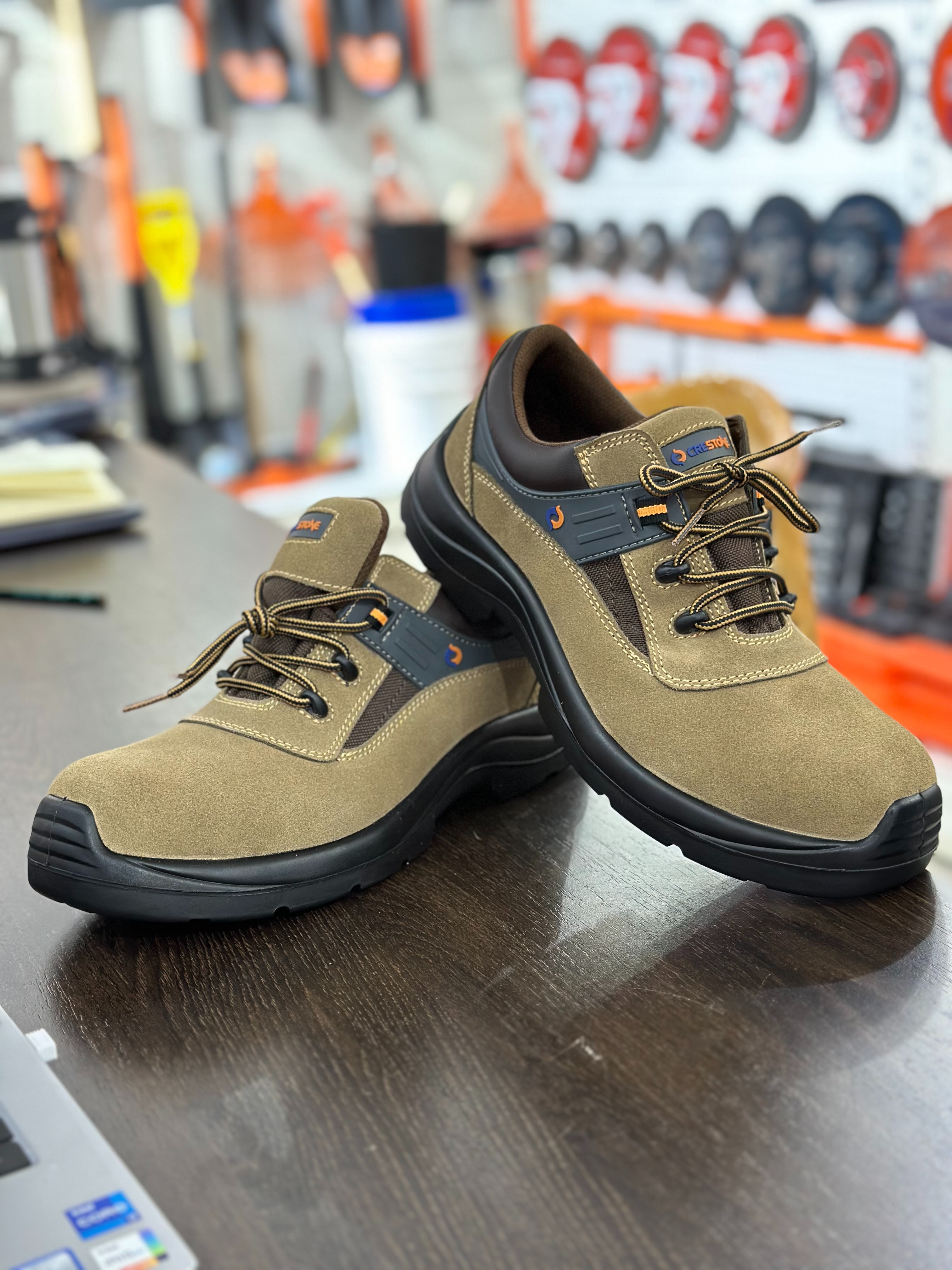 SAFETY SHOES  劳保鞋 采用 COFRA高强度纤维技术图