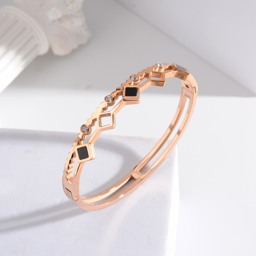 European, American and Korean personalized and fashionable black square small diamond bracelets, titanium steel wristbands, rose gold jewelry, women's fine accessories