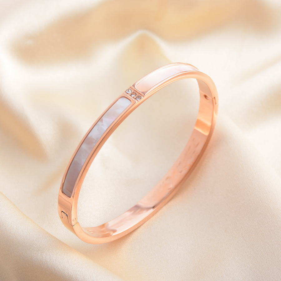 European, American and Korean fashion bracelets, women's rose gold diamond-encrusted shell bracelet, versatile and simple titanium steel jewelry, student open and elegant wristband Item Picture
