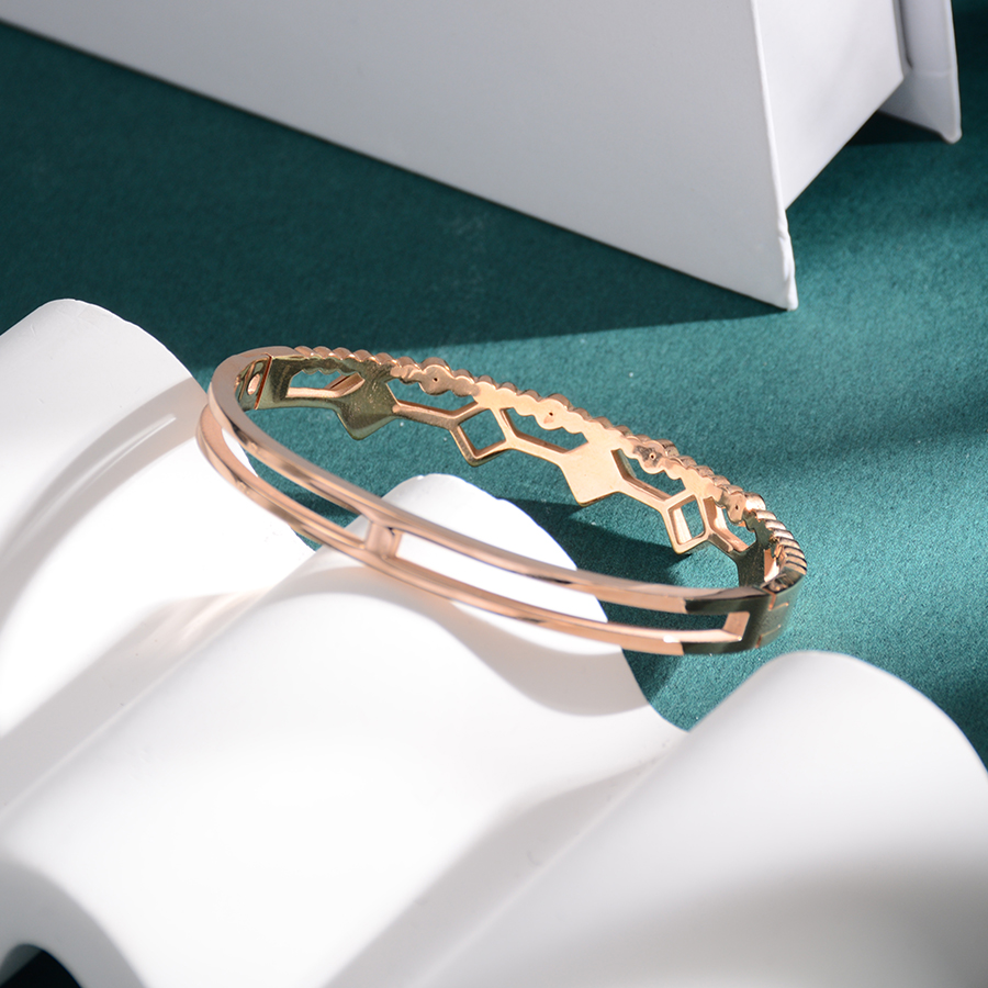 European, American and Korean personalized and fashionable black square small diamond bracelets, titanium steel wristbands, rose gold jewelry, women's fine accessories Specification image