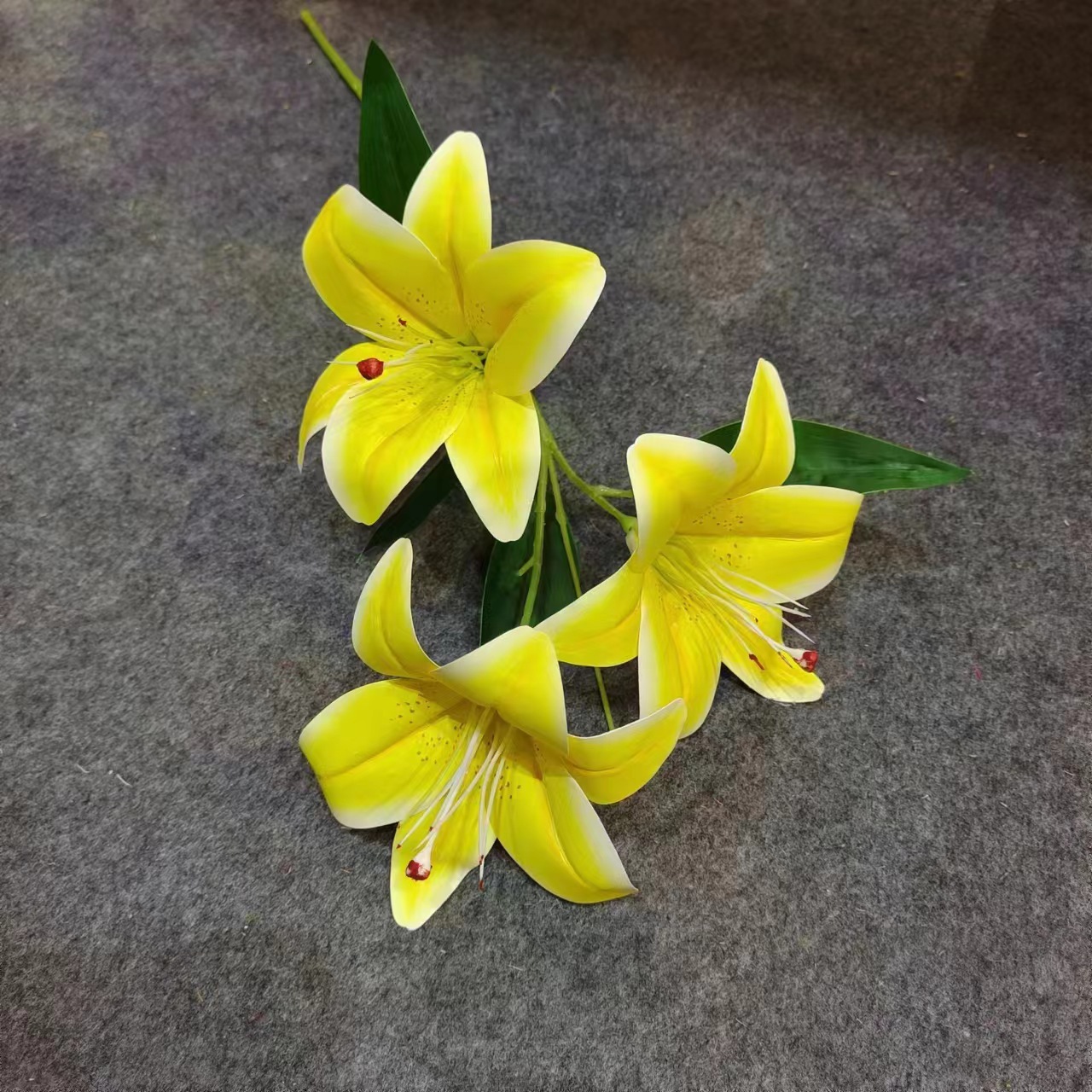 Wedding Hand Flower Lily Simulation Flower Bundle Hand Sense Silk Flower Fake Flower Photography Home Decoration Soft Decoration Simulation Flower Specification drawing