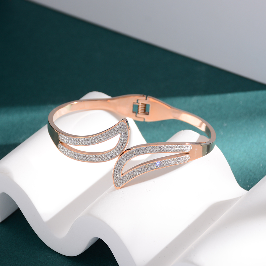 Korean style trendy, individualistic and fashionable white diamond cross bracelet, titanium steel diamond-encrusted rose gold jewelry bracelet, women's exquisite gift