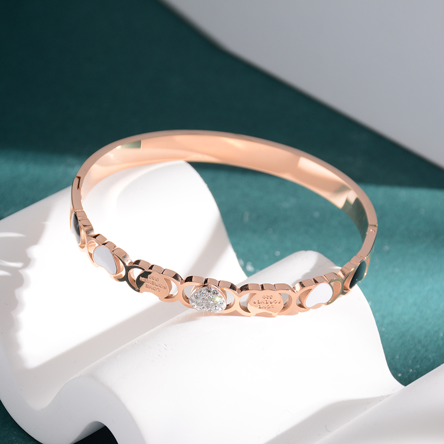 European, American and Korean personalized and fashionable heart-shaped mud diamond bracelet, titanium steel heart bracelet, rose gold women's accessory gift, fine supply details Picture
