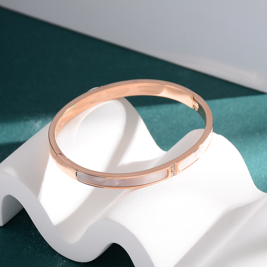 European, American and Korean fashion bracelets, women's rose gold diamond-encrusted shell bracelet, versatile and simple titanium steel jewelry, student open and elegant wristband details Picture