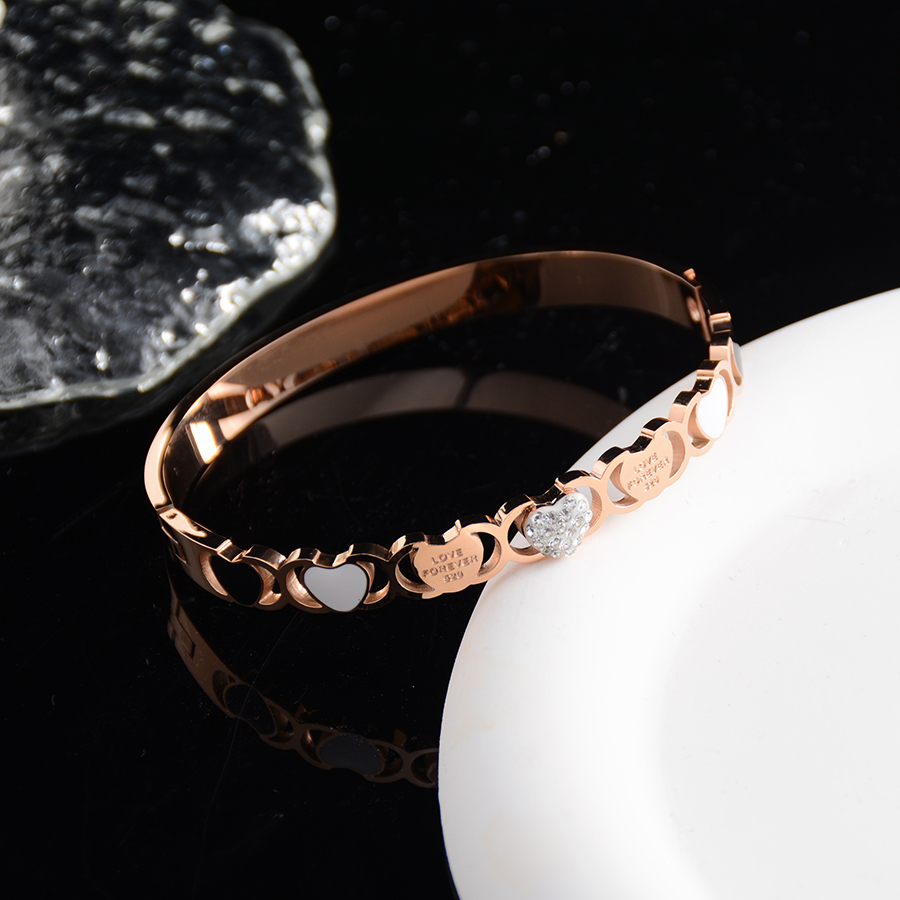 European, American and Korean personalized and fashionable heart-shaped mud diamond bracelet, titanium steel heart bracelet, rose gold women's accessory gift, fine supply Item Picture