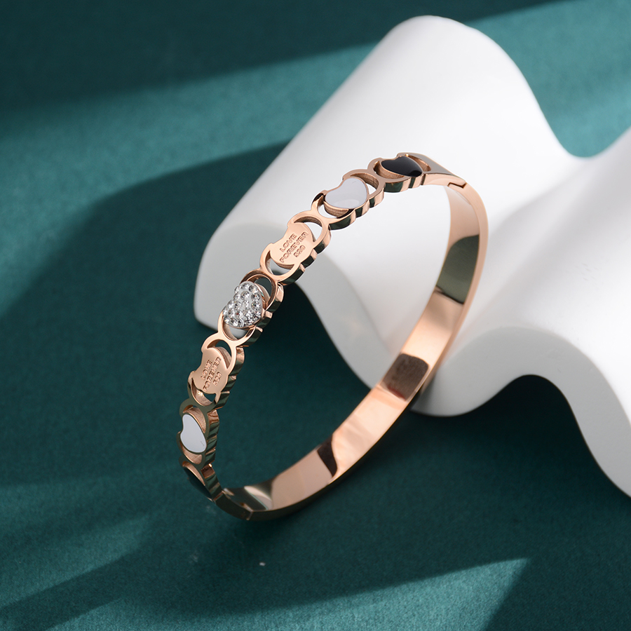 European, American and Korean personalized and fashionable heart-shaped mud diamond bracelet, titanium steel heart bracelet, rose gold women's accessory gift, fine supply