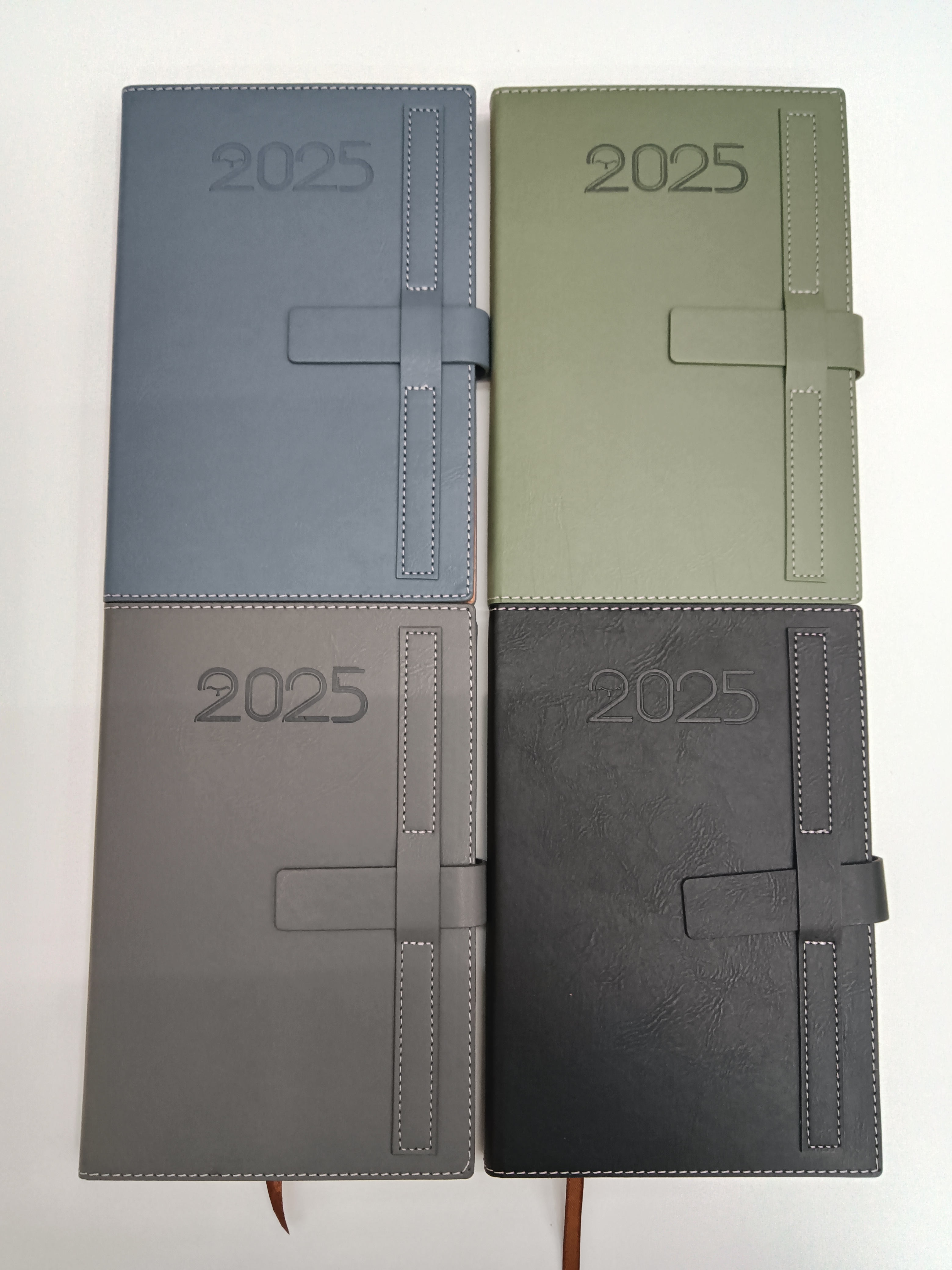 The new model of Diandian 2025 comes with a buckle PU annual calendar. This calendar supports multiple languages including Spanish, French, Arabic, German and Italian. Customization based on provided drawings is available pic 1