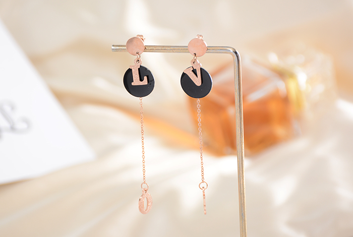 欧美韩个性时尚LOVE字母长款耳环钛钢流苏耳钉玫瑰金饰品女礼物详情2