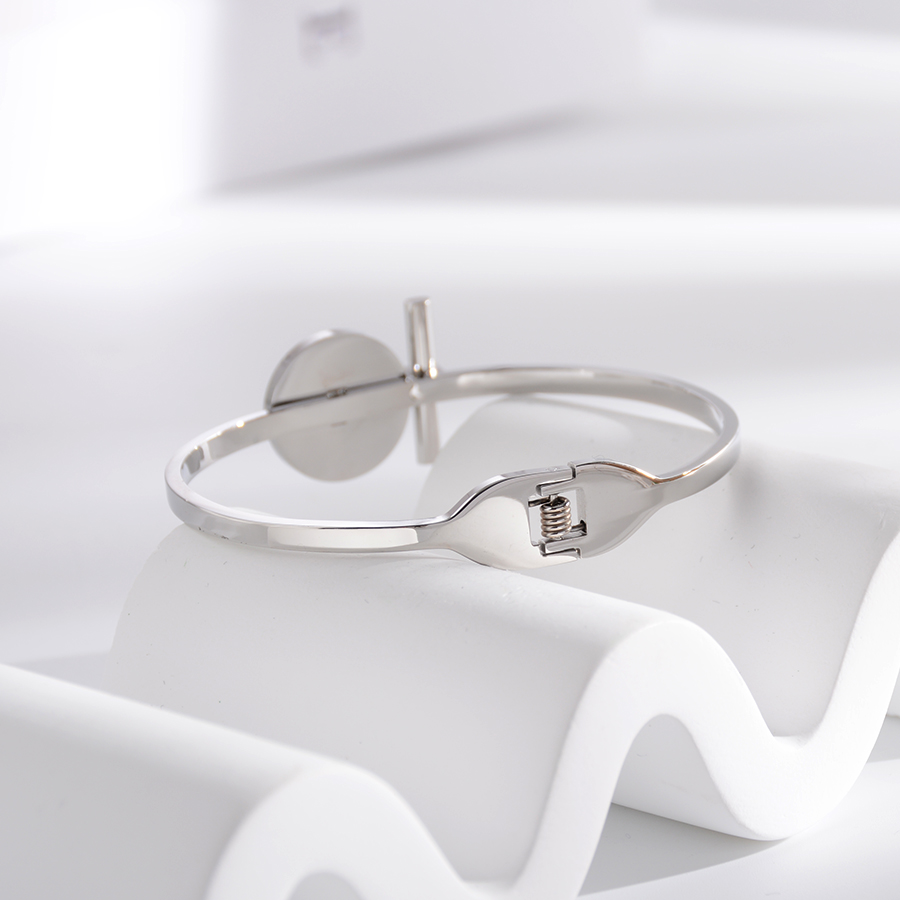 European and American trend black round plate bracelet for women 18K rose gold bracelet, Japanese and Korean fashion trendsetter titanium steel jewelry details Picture