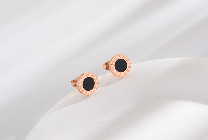 Korean-style simple and fashionable black Roman round ear studs titanium steel rose gold earrings, stylish and versatile for women pic 2
