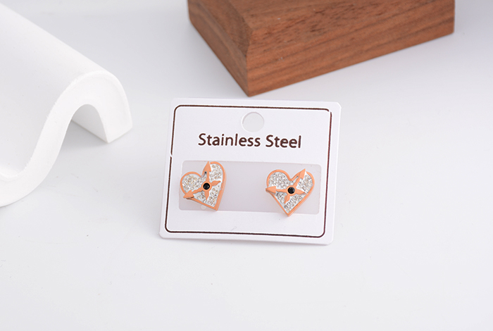 New European, American and Korean fashion mud diamond inlaid diamond heart stud titanium steel rose gold earrings for women, versatile pic 3