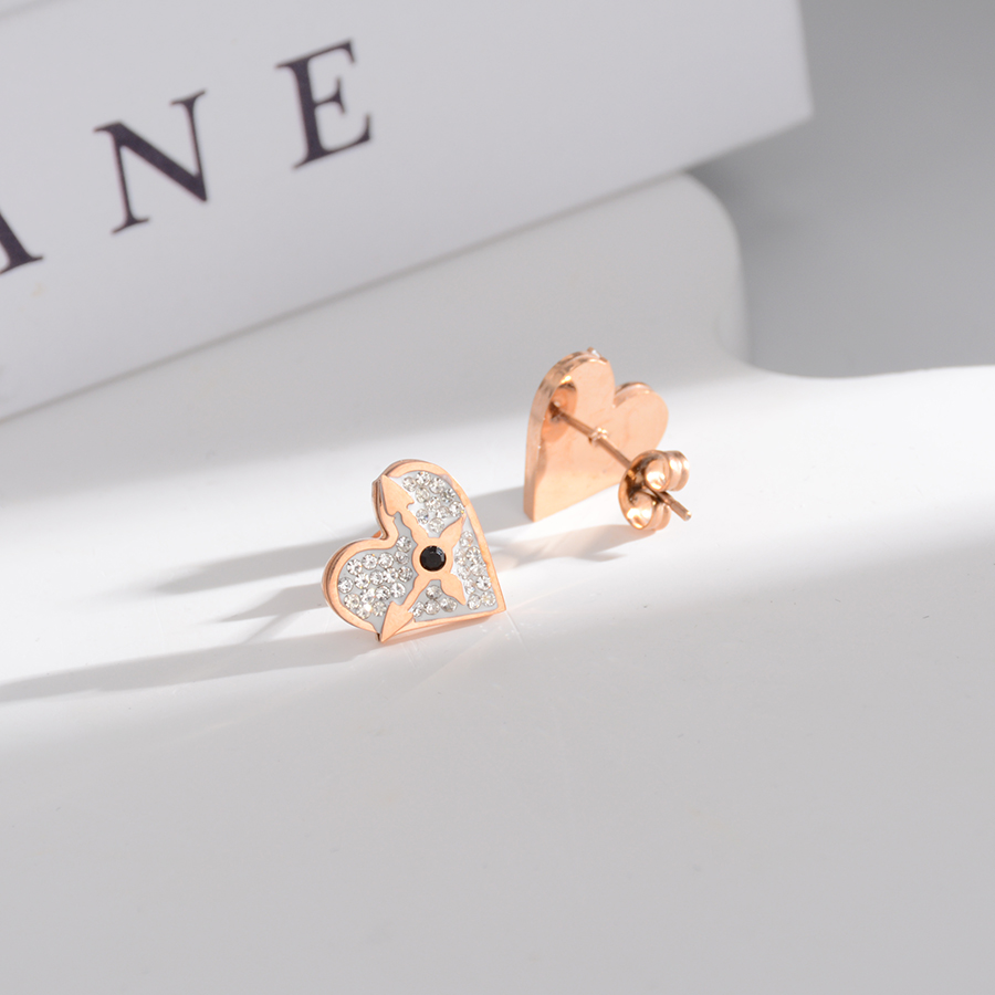 New European, American and Korean fashion mud diamond inlaid diamond heart stud titanium steel rose gold earrings for women, versatile