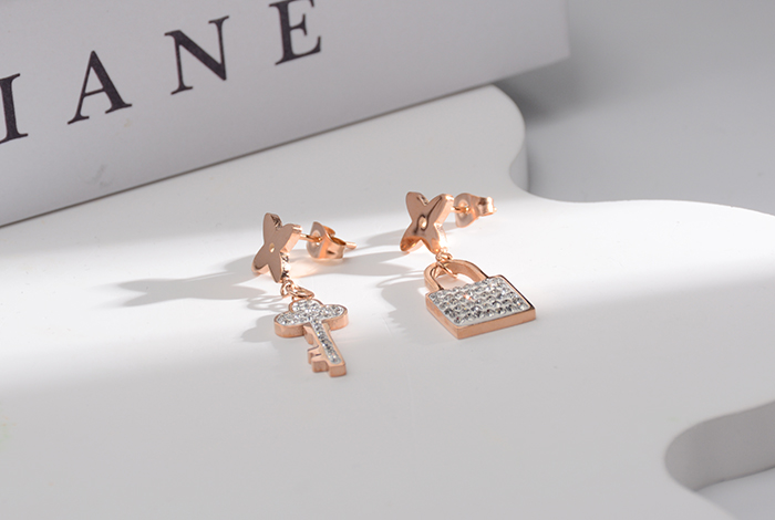 European, American and Korean fashion AB version earrings, titanium steel key lock, rose gold earrings, women's accessories, versatile pic 6