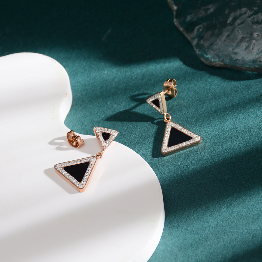 European, American and Korean fashion trend accessories, mud diamond triangular earrings, titanium steel rose gold jewelry, diamond-encrusted, versatile for women