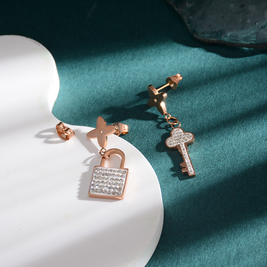 European, American and Korean fashion AB version earrings, titanium steel key lock, rose gold earrings, women's accessories, versatile