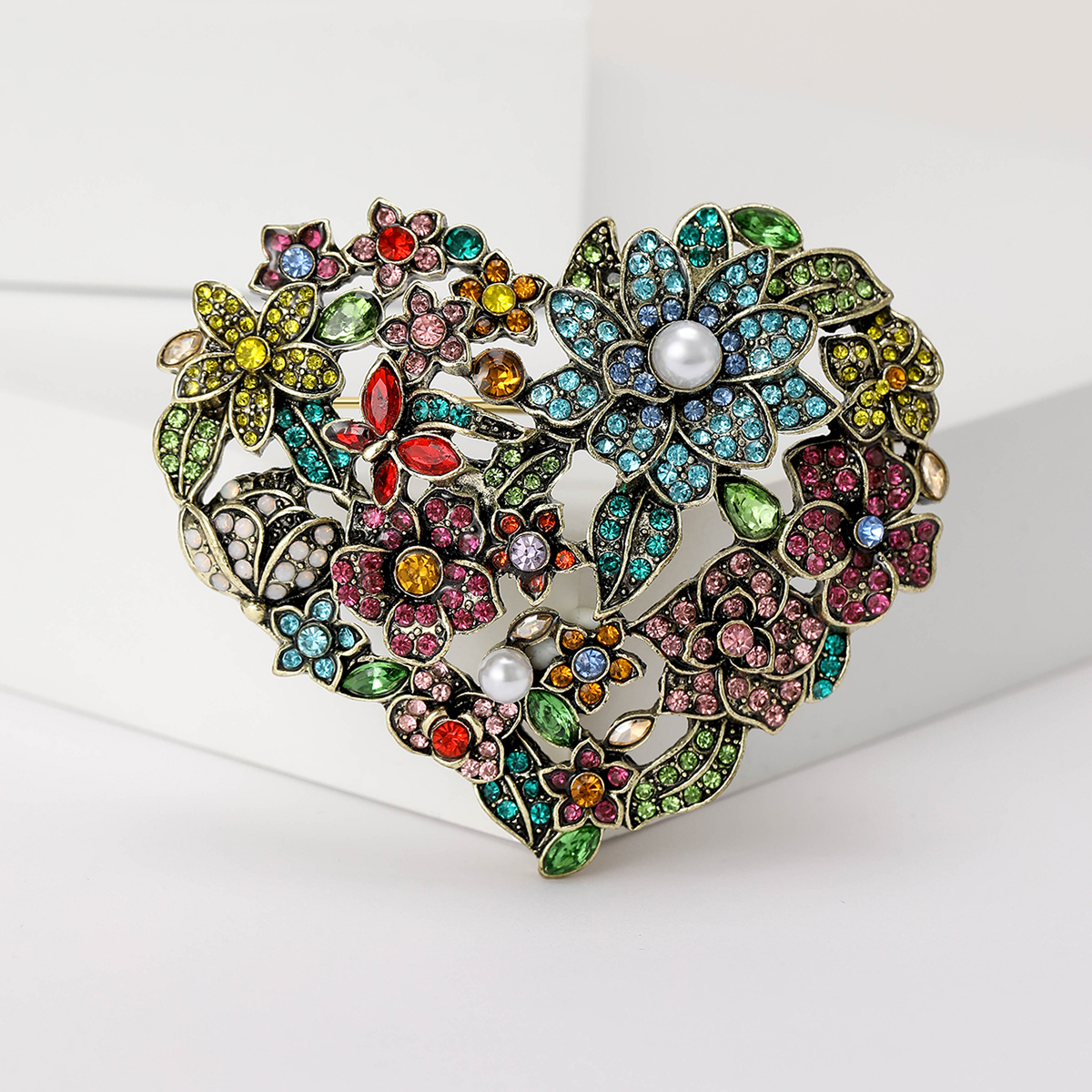 2024 Women's new rhinestone Heart series Classic upscale series Brooch Vintage Corsage Brooch Women's fashion pin jewelry Neckline design sense of accessories Suit accessories thumbnail