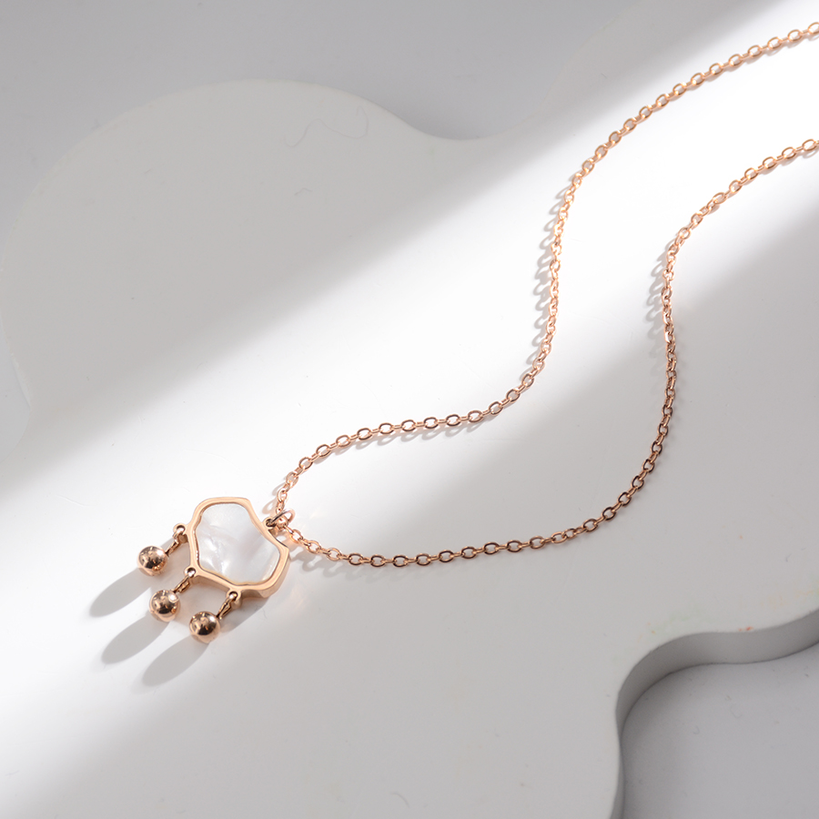 European, American and Korean fashion retro shell longevity lock bead necklace, titanium steel plated 18k rose gold women's accessory collarbone chain, versatile Application Scenario