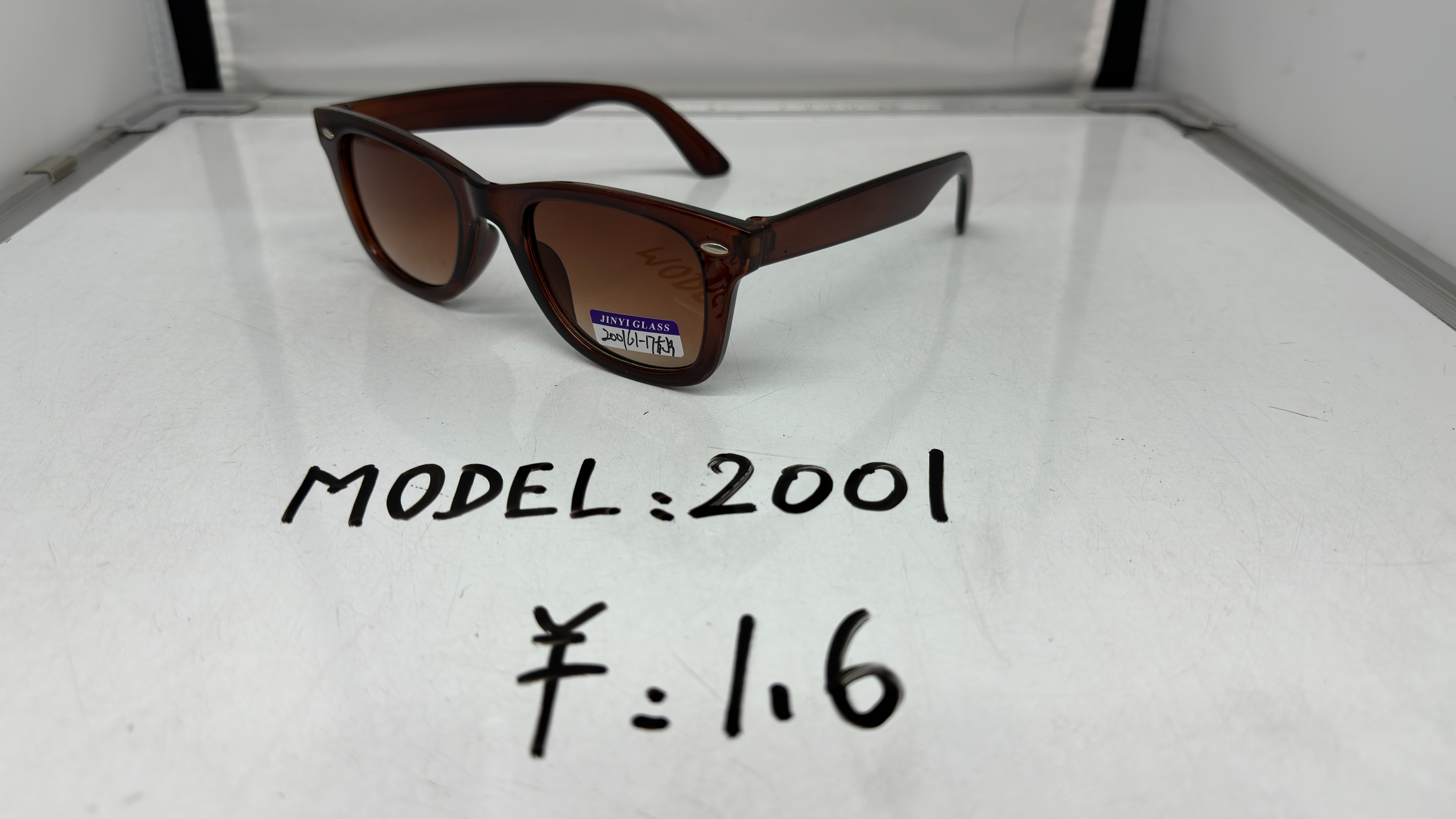 Classic matte black frame, brown acrylic lenses, rice nail plastic sunglasses